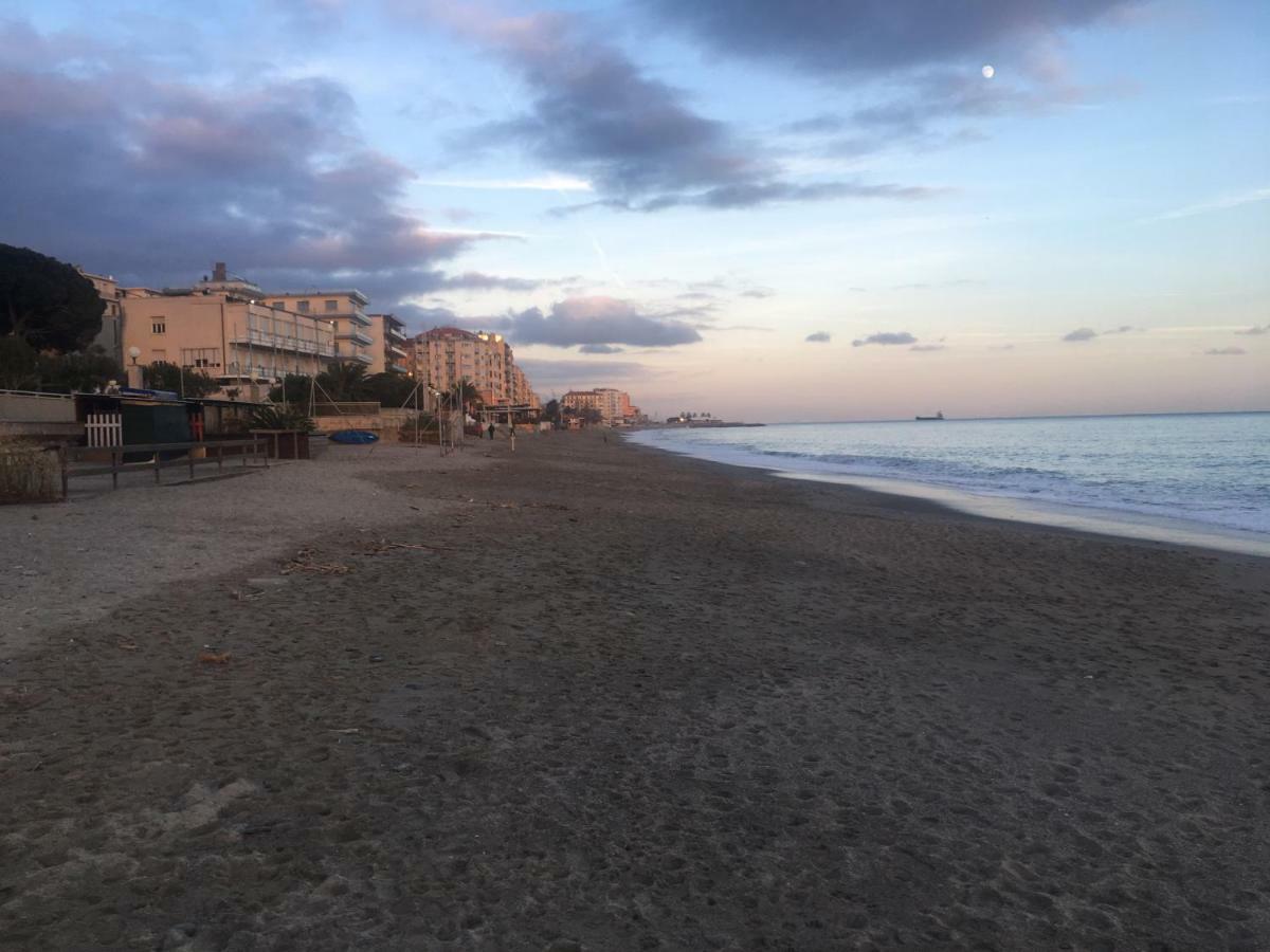 Happy House Apartamento Savona Exterior foto
