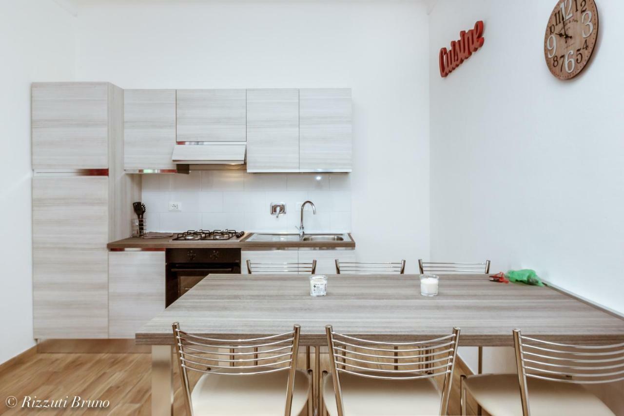 Happy House Apartamento Savona Exterior foto
